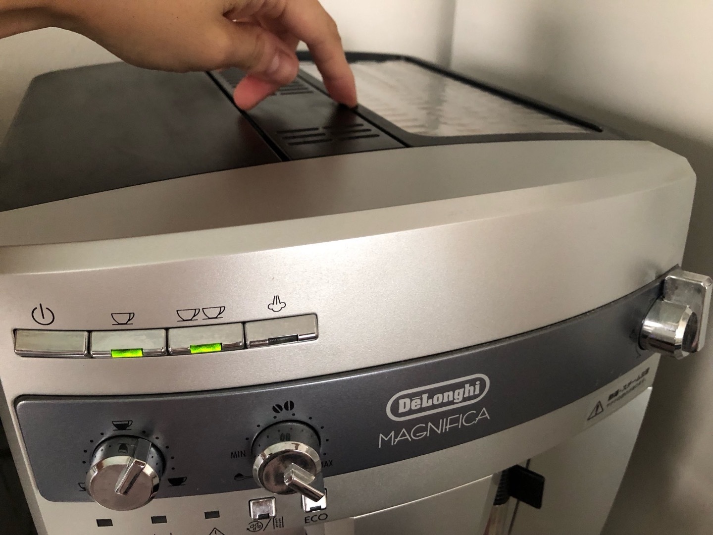 デロンギ マグニフィカ 全自動エスプレッソマシン ESAM03110 004 デロンギ マグニフィカ 全自動エスプレッソマシン ESAM03110 004